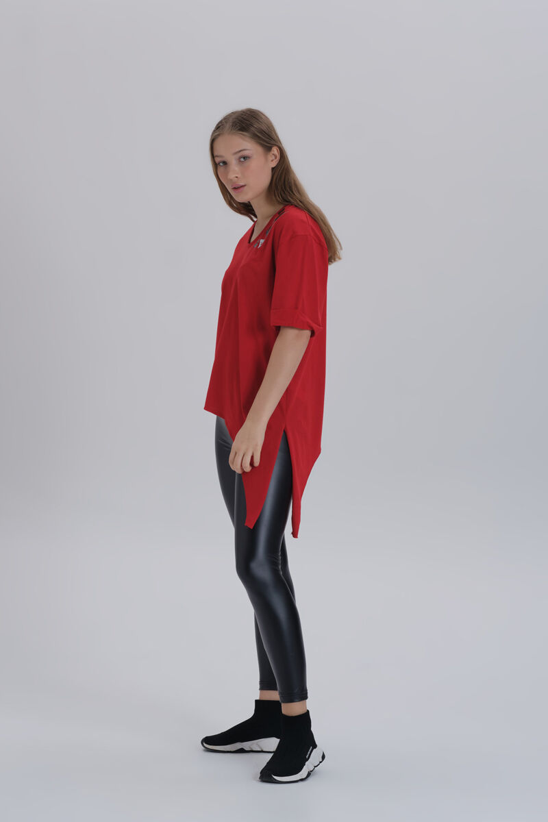 Kırmızı Kadın Paris Baskı Detay Asimetrik Kesim T-shirt - 3