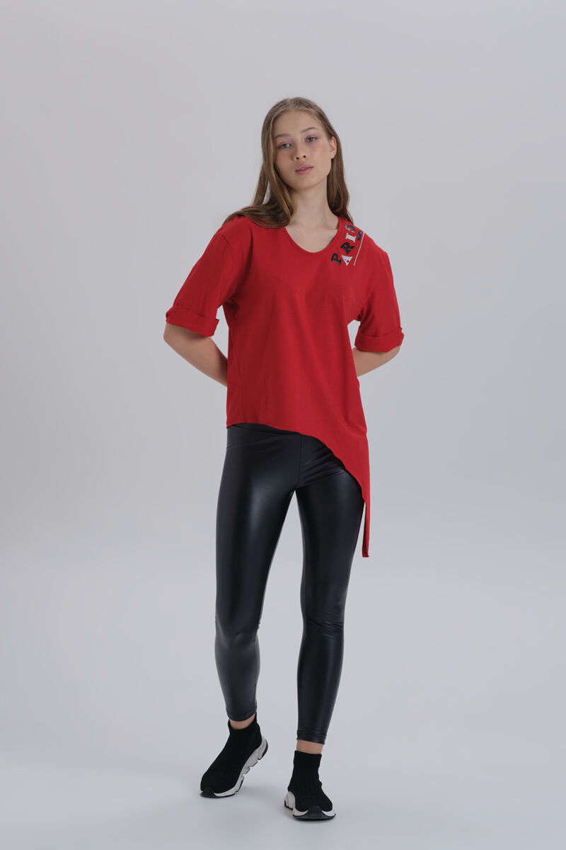Kırmızı Kadın Paris Baskı Detay Asimetrik Kesim T-shirt - 4