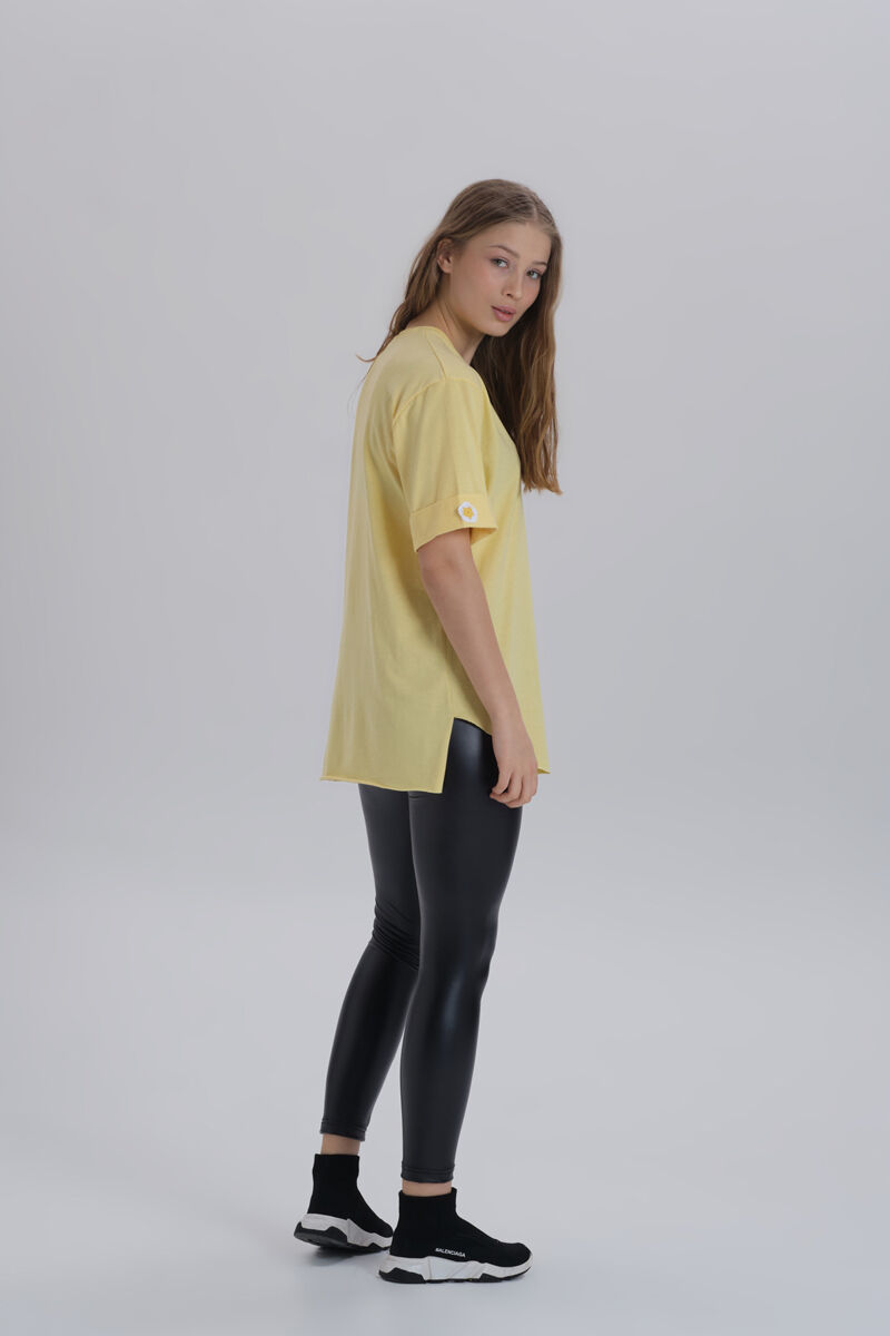 Sarı Kadın Papatya Kol Detay Asimetrik Kesim Bisiklet Yaka Örme T-shirt - 7